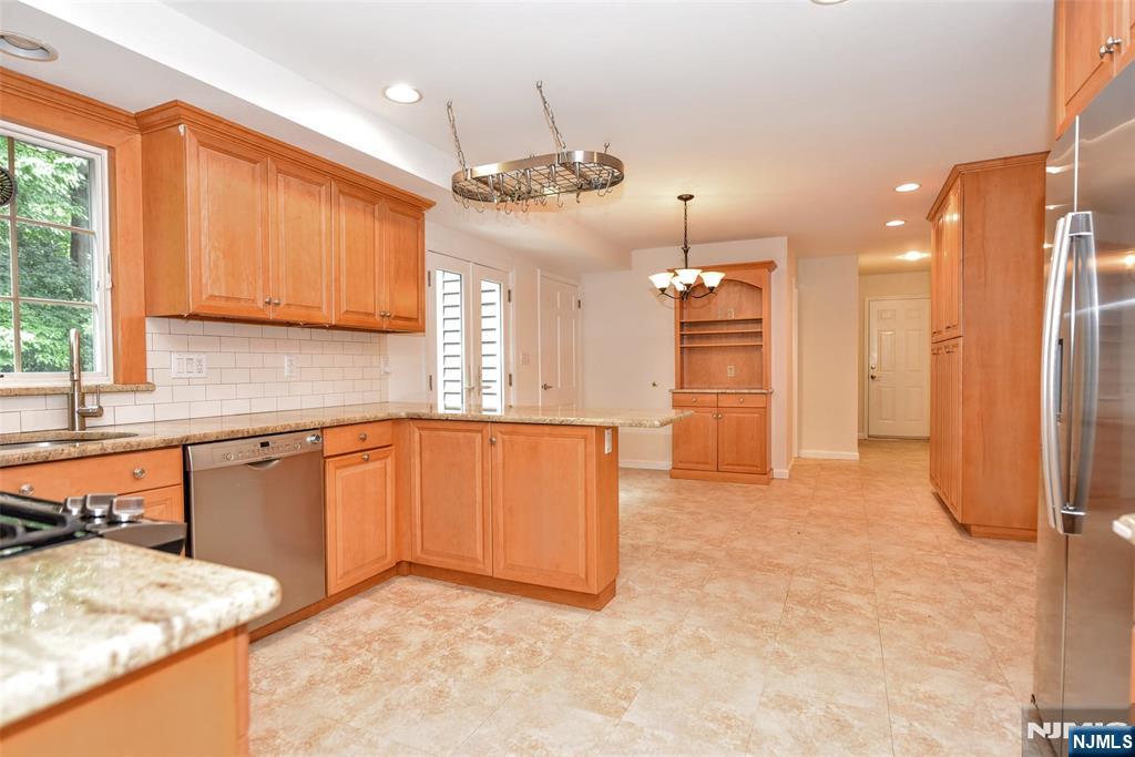 55 George Street Allendale, NJ 07401 - Photo 10 of 43