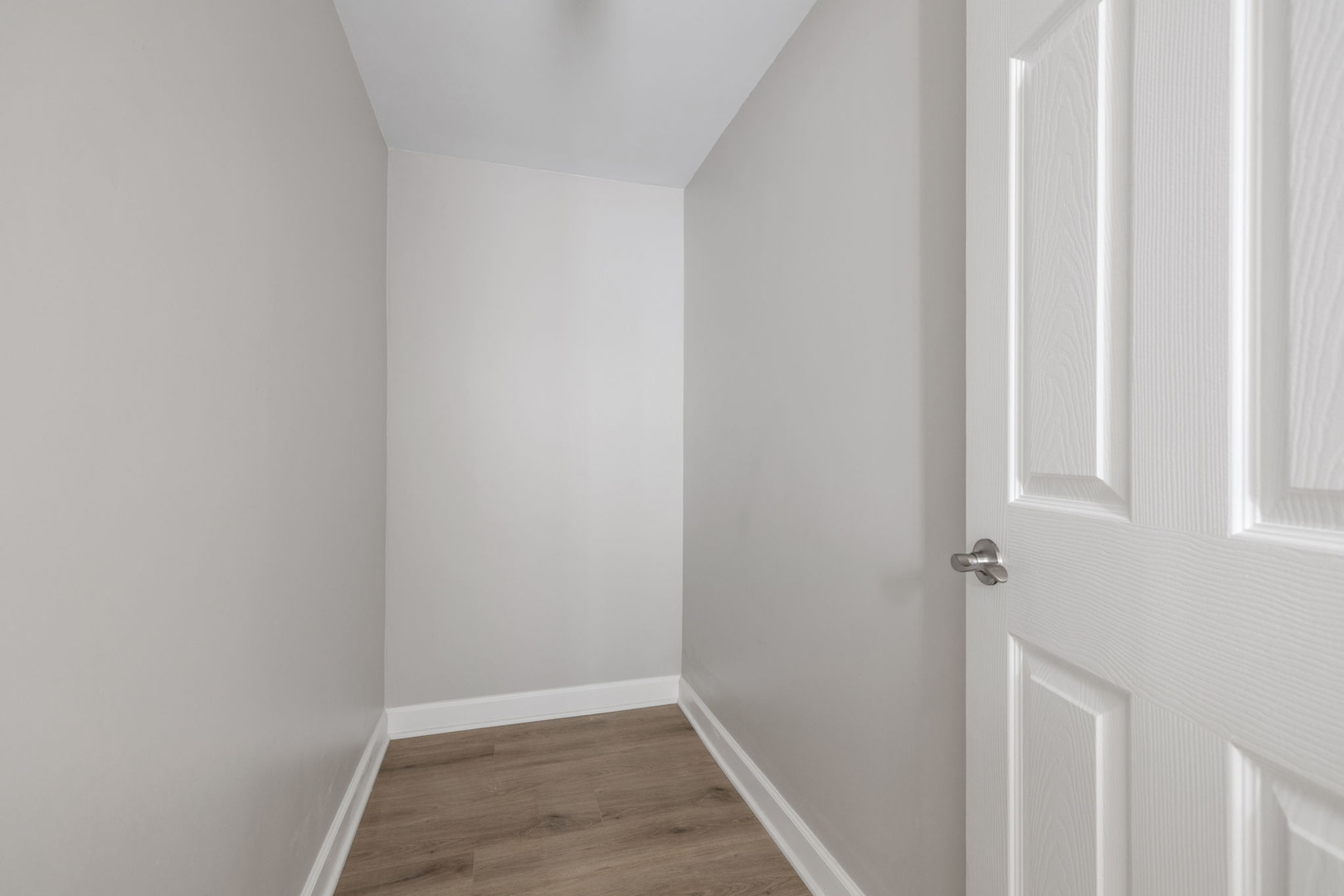 1729 South Hamilton Street Lockport, IL 60441 - Photo 8 of 18 a view of a hallway