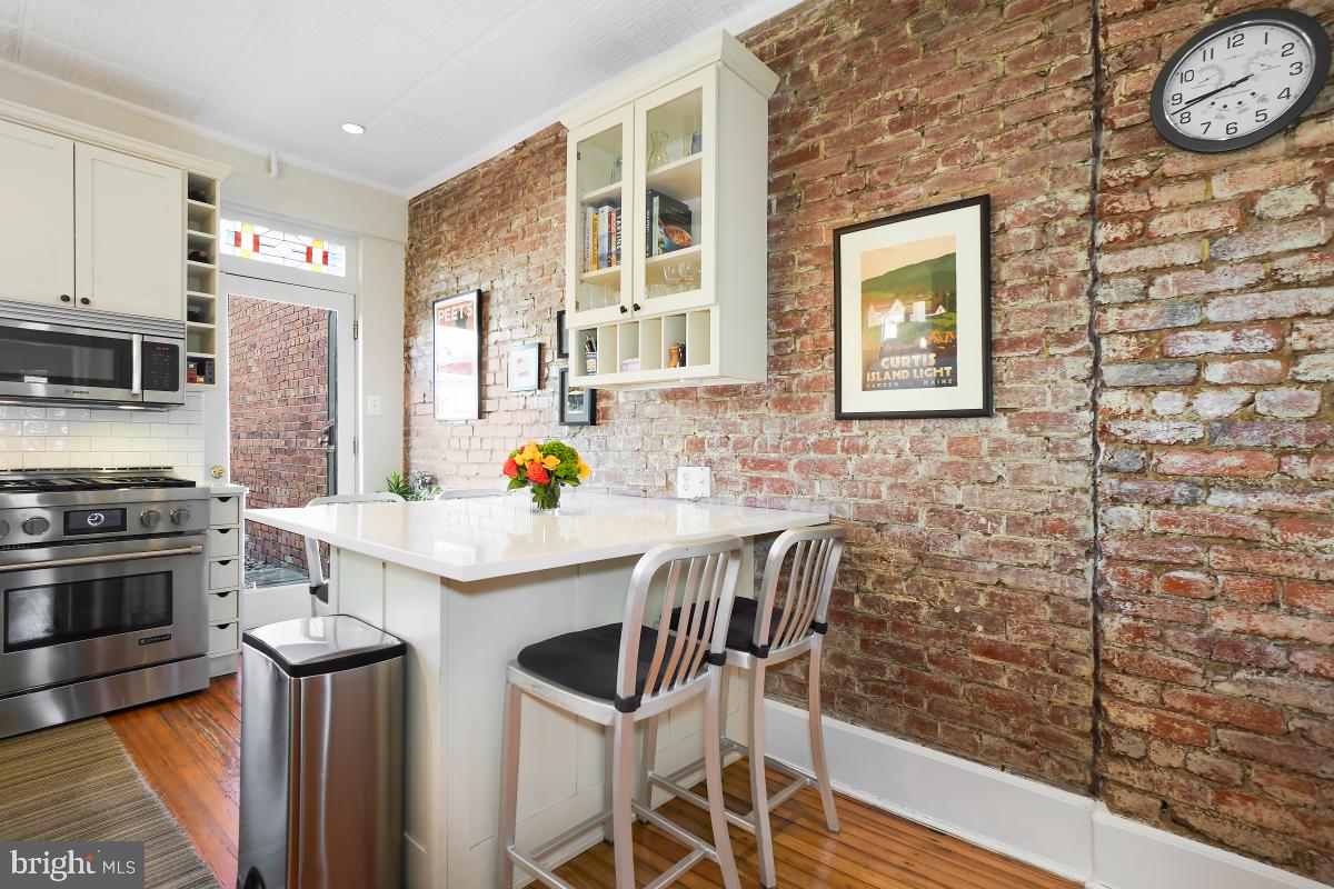 1613 V Street Northwest Washington, DC 20009 - Photo 13 of 41