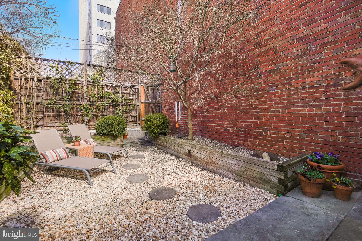 1613 V Street Northwest Washington, DC 20009 - Photo 20 of 41