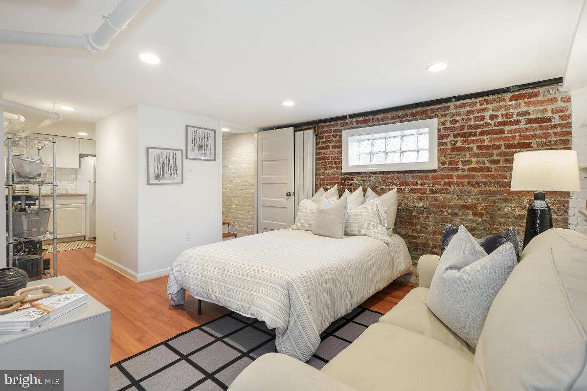 1613 V Street Northwest Washington, DC 20009 - Photo 33 of 41