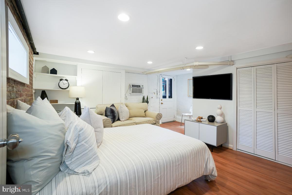 1613 V Street Northwest Washington, DC 20009 - Photo 34 of 41