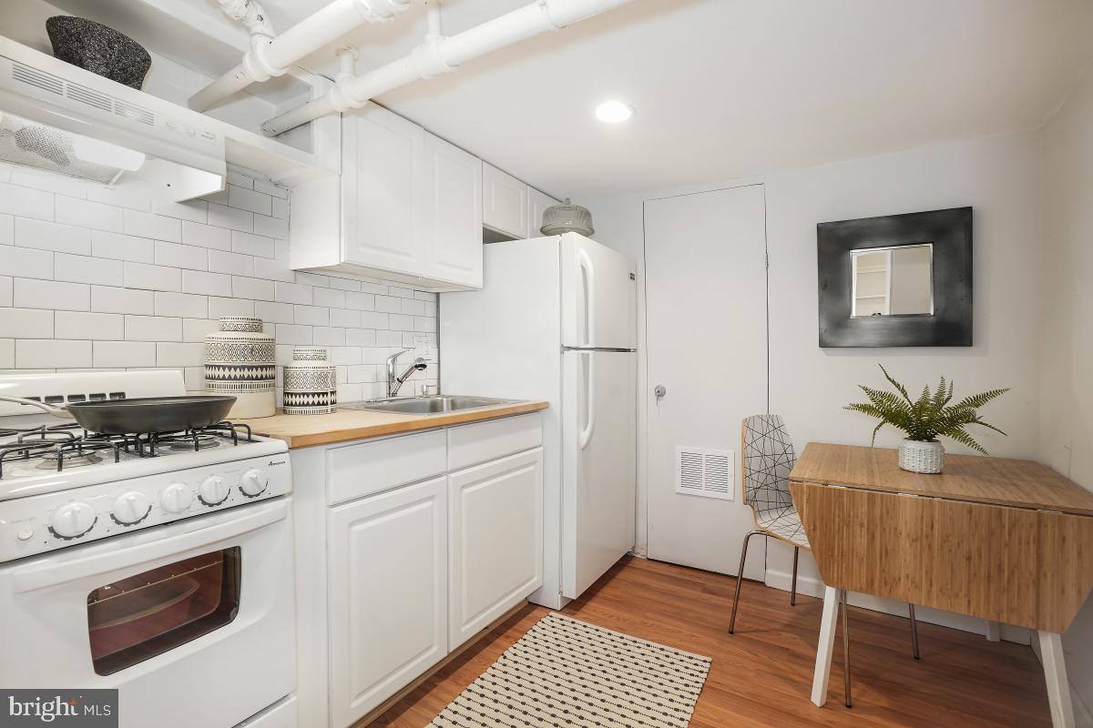 1613 V Street Northwest Washington, DC 20009 - Photo 36 of 41