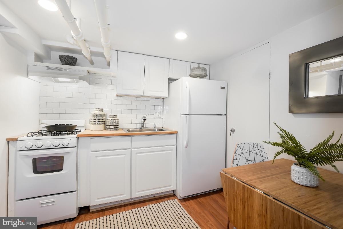 1613 V Street Northwest Washington, DC 20009 - Photo 37 of 41