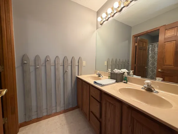 $515,000 | 2904 River Oak Drive, Champaign, IL 61822