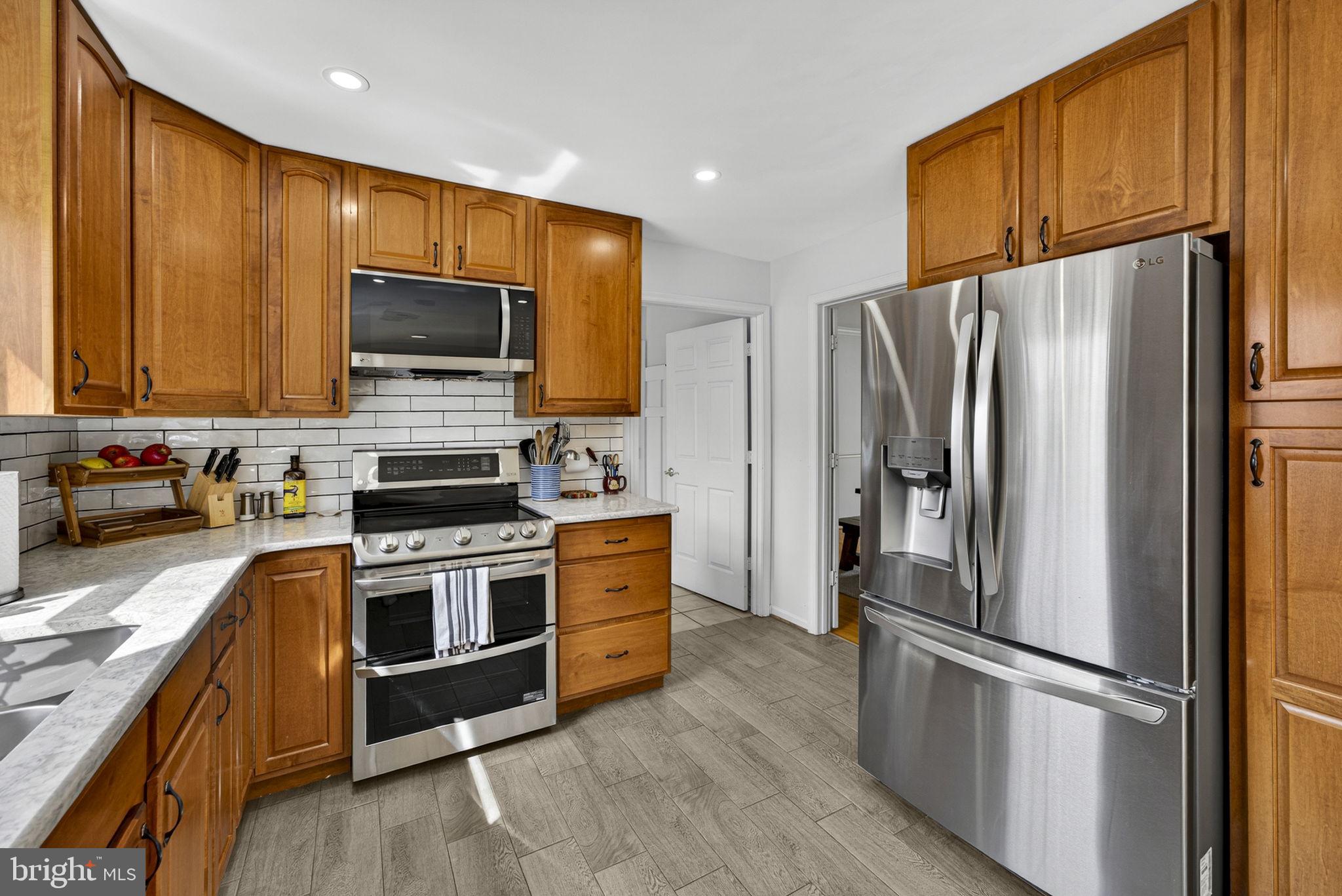 10507 Cliff Mills Road Marshall, VA 20115 - Photo 18 of 56 a kitchen with stainless steel appliances a refrigerator stove and microwave