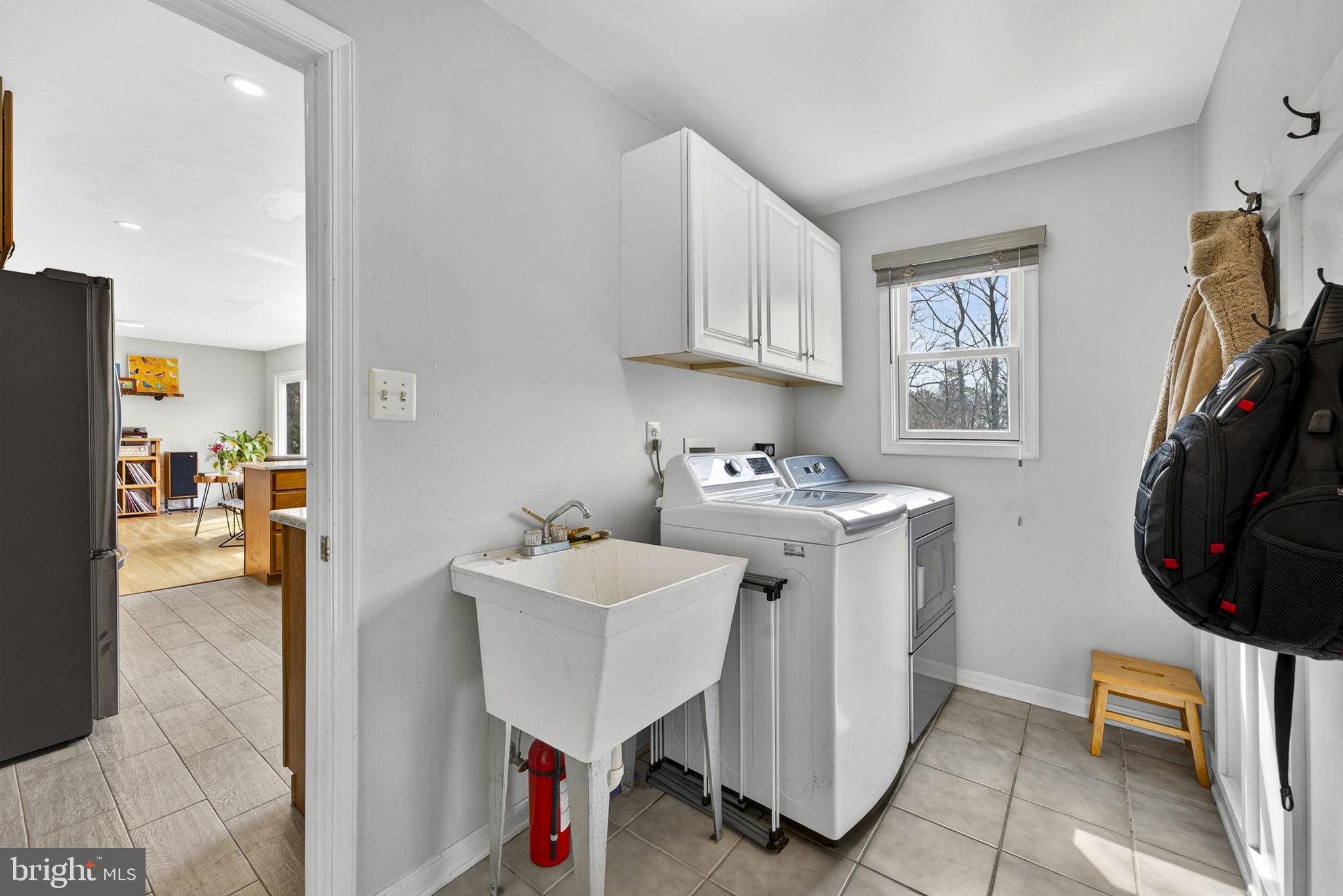 10507 Cliff Mills Road Marshall, VA 20115 - Photo 24 of 56 a view of living room with furniture and a window