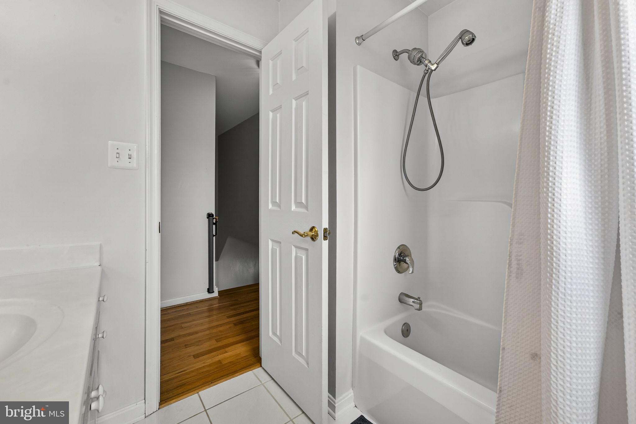 10507 Cliff Mills Road Marshall, VA 20115 - Photo 31 of 56 a bathroom with a bath tub with a shower
