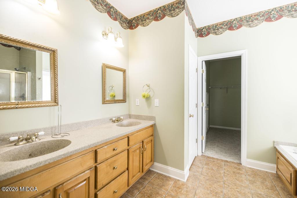 80 Mallard Pointe Kathleen, GA 31047 - Photo 20 of 34 a bathroom with a sink and a mirror