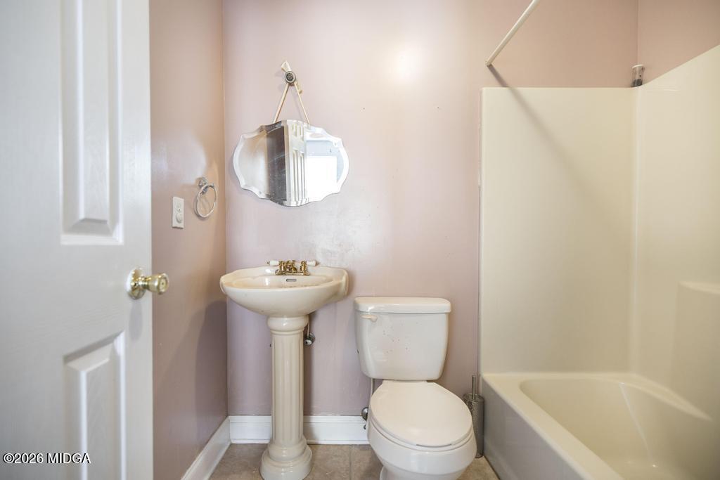 80 Mallard Pointe Kathleen, GA 31047 - Photo 31 of 34 a bathroom with a toilet sink and mirror