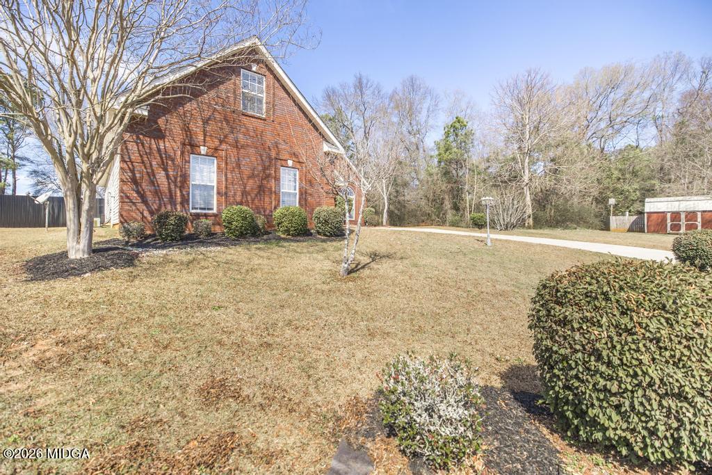 80 Mallard Pointe Kathleen, GA 31047 - Photo 4 of 34 a backyard of a house with lots of green space