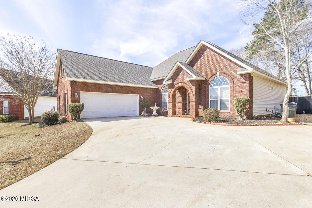 80 Mallard Pointe Kathleen, GA 31047 - Photo 5 of 34 a front view of a house with a yard and garage
