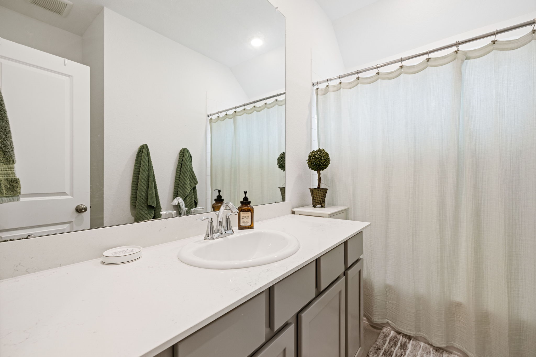 18323 Tiger Flowers Drive Conroe, TX 77302 - Photo 28 of 49 Upstairs bathroom conveniently located between two bedrooms.