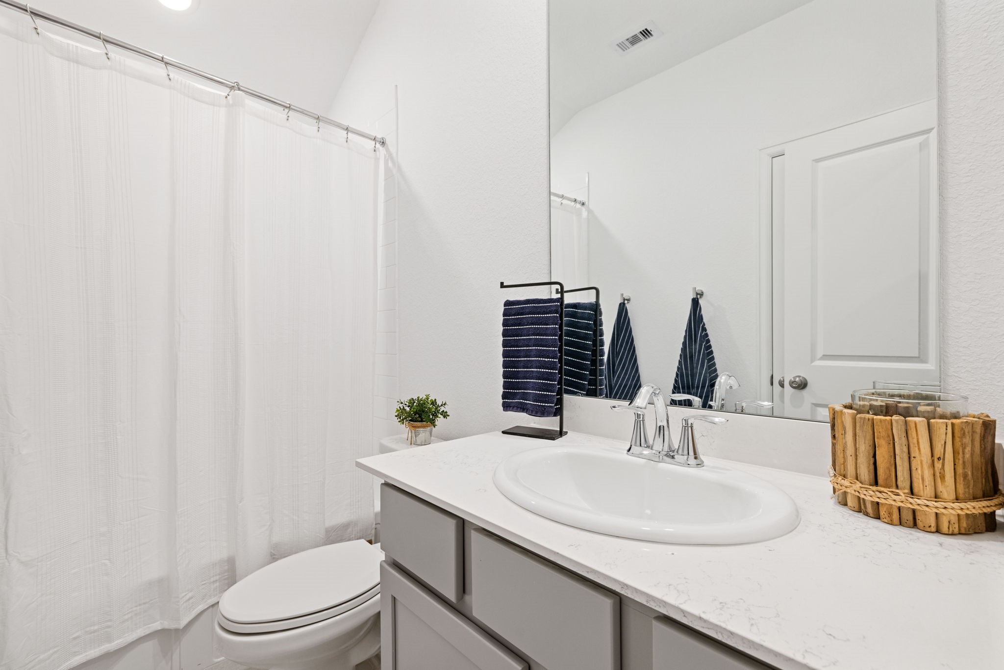 18323 Tiger Flowers Drive Conroe, TX 77302 - Photo 30 of 49 Private en-suite bathroom for the third bedroom.