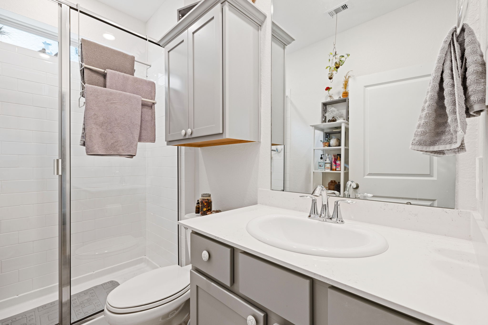 18323 Tiger Flowers Drive Conroe, TX 77302 - Photo 38 of 49 Modern bathroom in the apartment featuring a convenient shower/tub combo.