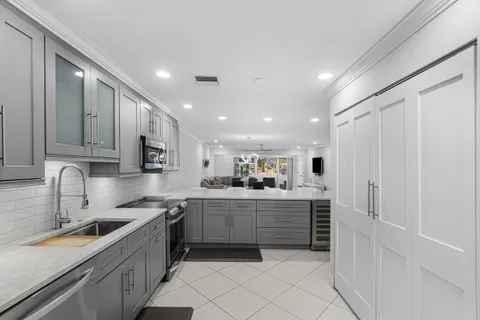 $250,000 | 1321 Northwest 19th Terrace, Unit 104, Delray Beach, FL 33445