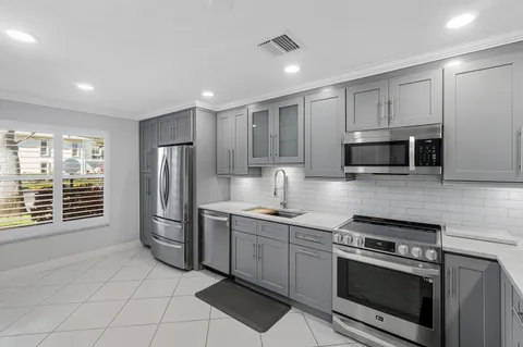 $250,000 | 1321 Northwest 19th Terrace, Unit 104, Delray Beach, FL 33445