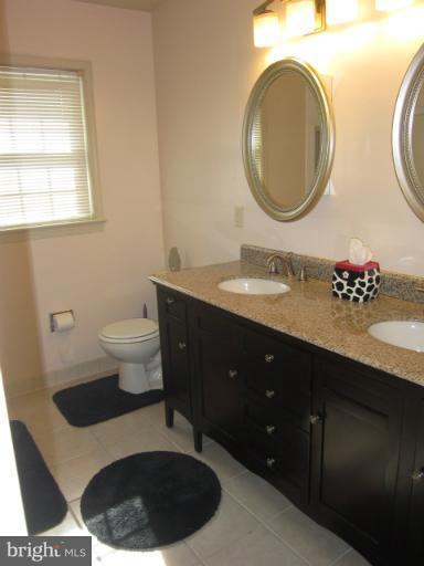 700 Pebblestone Court Silver Spring, MD 20905 - Photo 27 of 30 Updated hall bath with dual sink granite vanity.