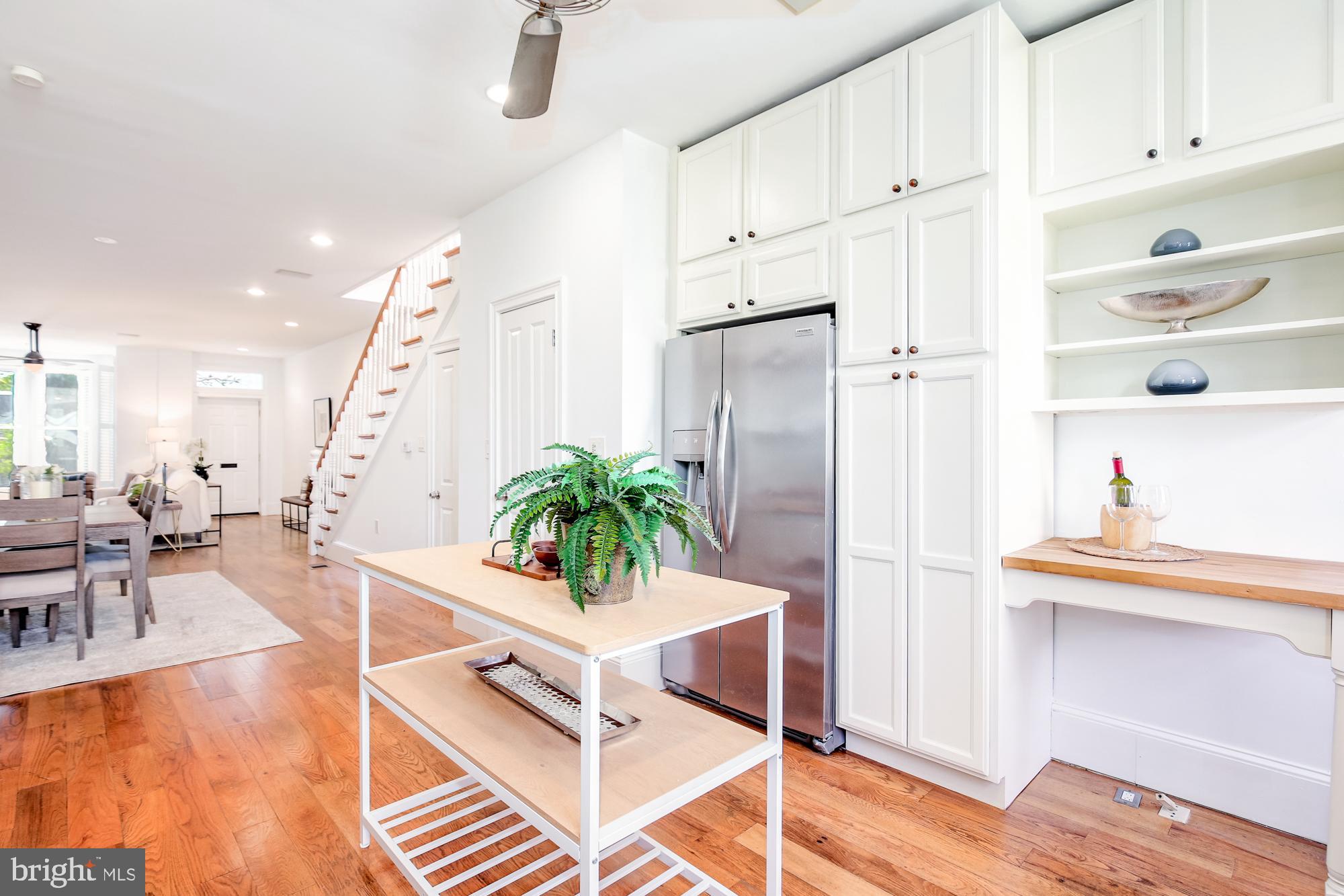 151 Thomas Street Northwest Washington, DC 20001 - Photo 12 of 40 a living room with furniture and a potted plant