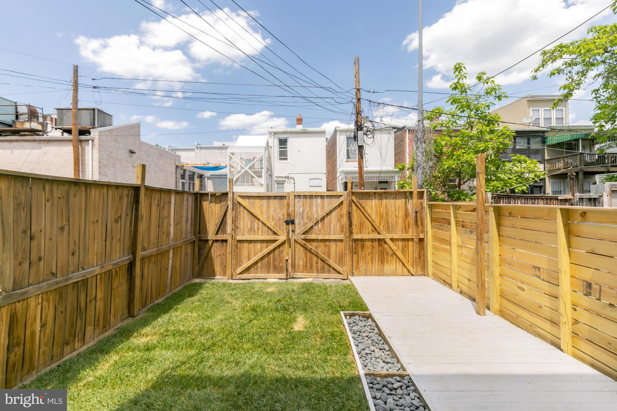 151 Thomas Street Northwest Washington, DC 20001 - Photo 36 of 40 a view of a balcony