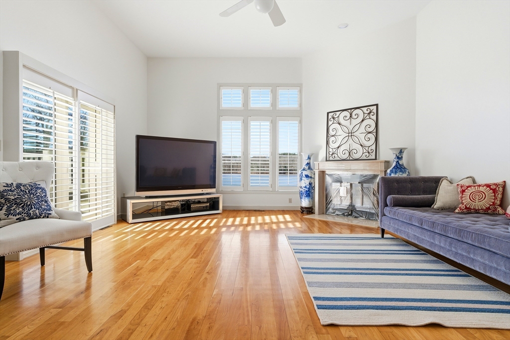 55 Hillcrest Road Weston, MA 02493 - Photo 10 of 41