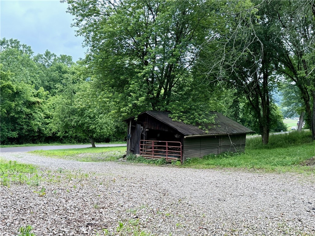 1550 Swift Road Waterford, OH 45786 - Photo 33 of 40 Horse barn