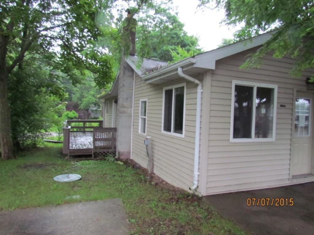68475 Dailey Road Edwardsburg, MI 49112 - Photo 3 of 12 IMG_1425 (Medium)