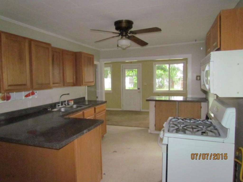 68475 Dailey Road Edwardsburg, MI 49112 - Photo 6 of 12 IMG_1429 (Medium)