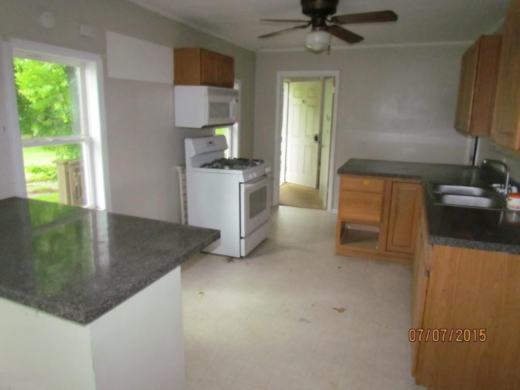 68475 Dailey Road Edwardsburg, MI 49112 - Photo 9 of 12 IMG_1432 (Medium)