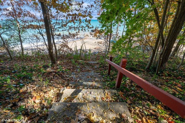 $6,250,000 | 111 North Mayflower Road, Lake Forest, IL 60045