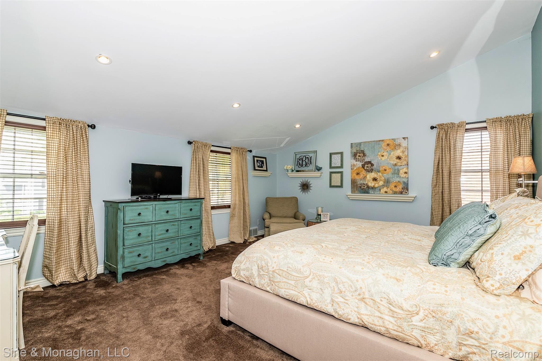 1071 North Oxford Road Grosse Pointe, MI 48236 - Photo 21 of 38 DSC_7957.jpg