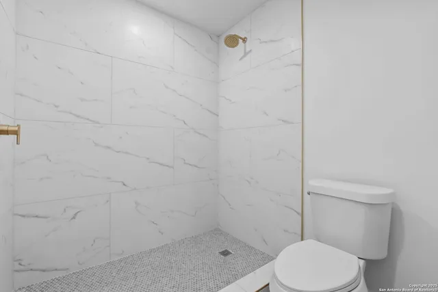 a view of a room with an empty space