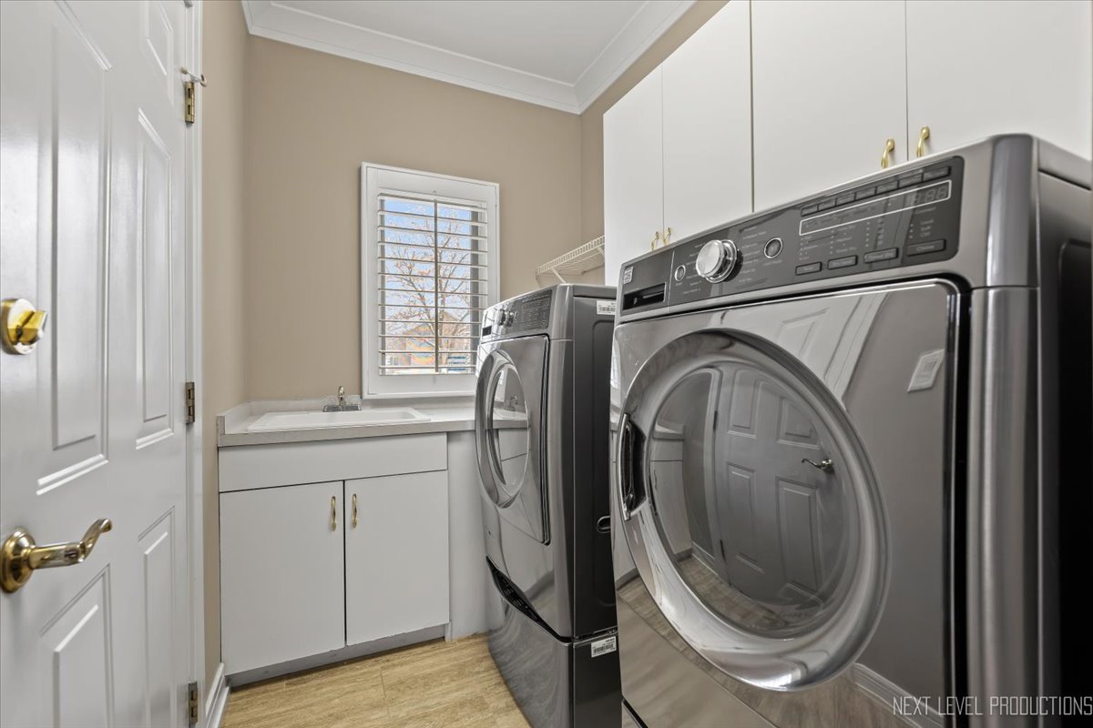 970 Waterside Court Aurora, IL 60502 - Photo 20 of 42 a utility room with dryer and washer