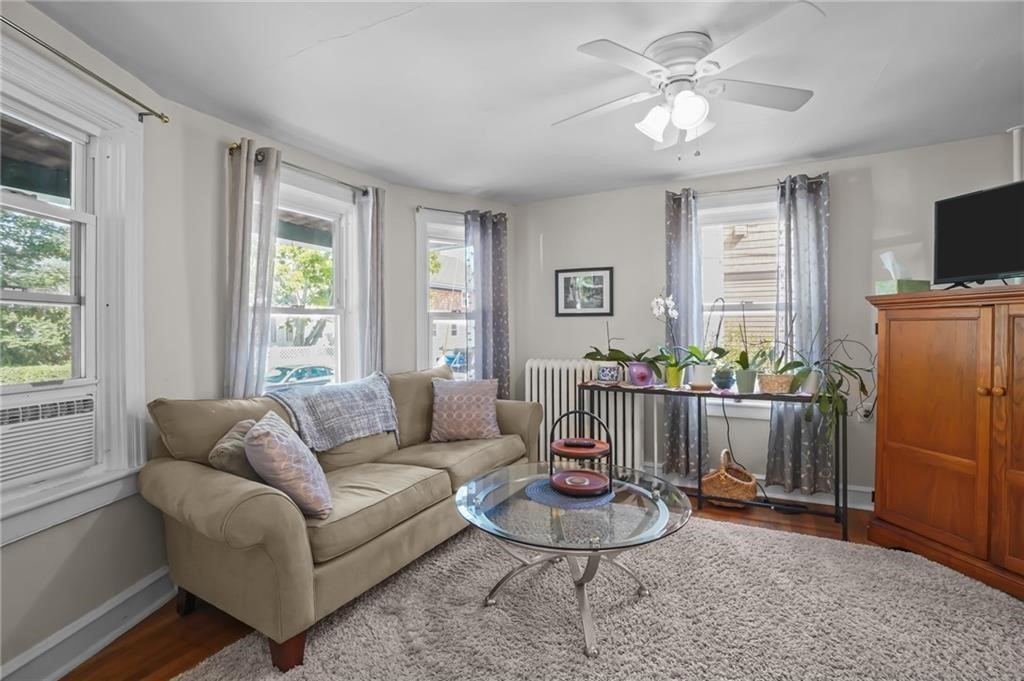 19 Slocum Street Newport, RI 02840 - Photo 5 of 21