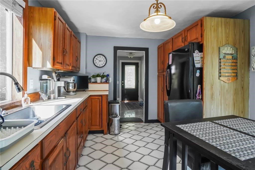 19 Slocum Street Newport, RI 02840 - Photo 9 of 21