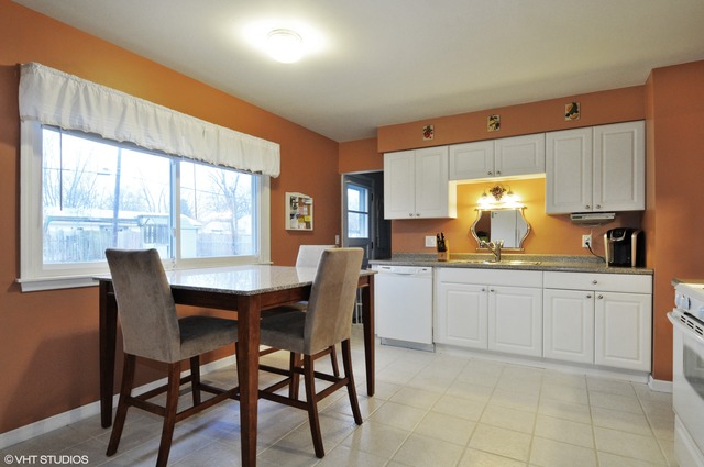 64 Springdale Road Montgomery, IL 60538 - Photo 3 of 15
