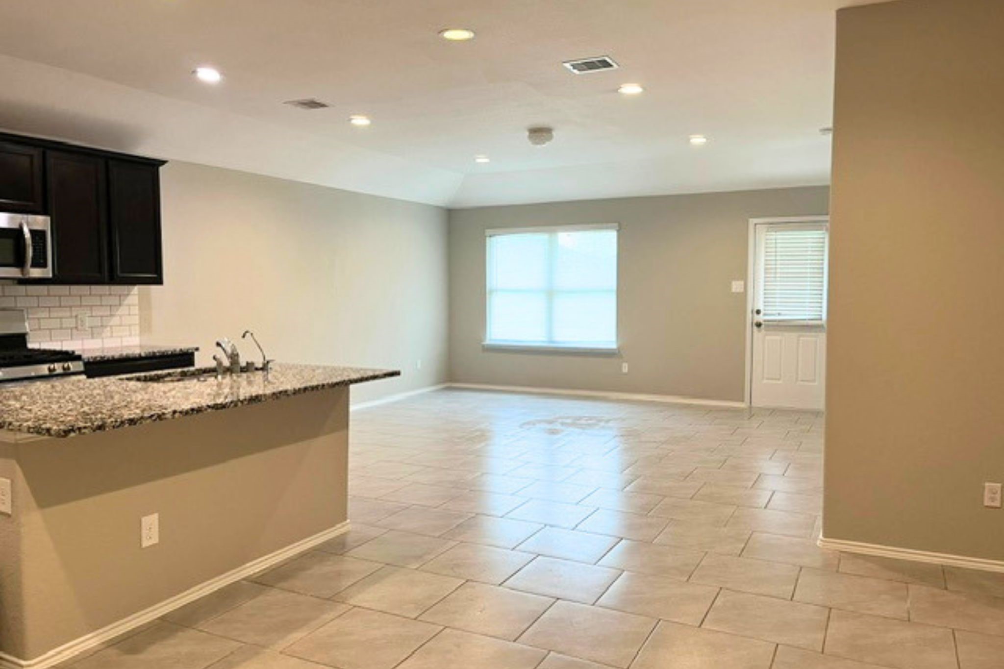 8310 Rose Petals Lane Rosharon, TX 77583 - Photo 4 of 37