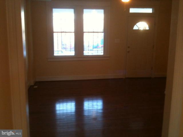1325 Ridge Place Southeast Washington, DC 20020 - Photo 2 of 8 Living Room