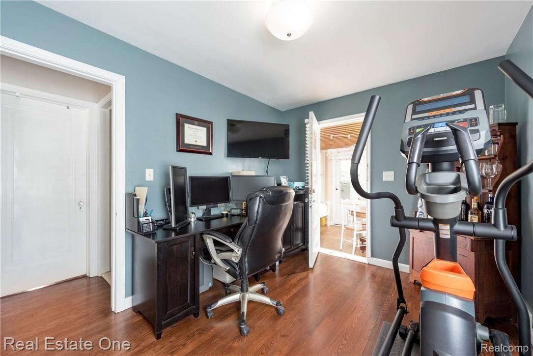947 Harvard Road Berkley, MI 48072 - Photo 13 of 29 947 Harvard Rd, Berkley, MI 48072-Windowstill-14.jpg