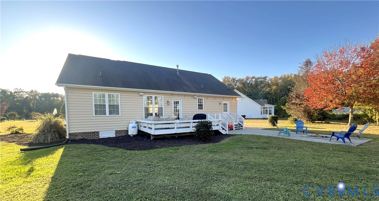 68 Fitzhugh Street White Stone, VA 22578 - Photo 5 of 26 a backyard of a house with table and chairs