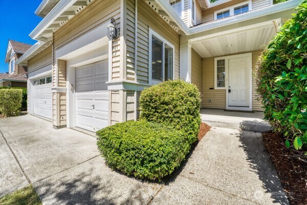 27426 Maple Ridge Way Southeast Maple Valley, WA 98038 - Photo 3 of 30