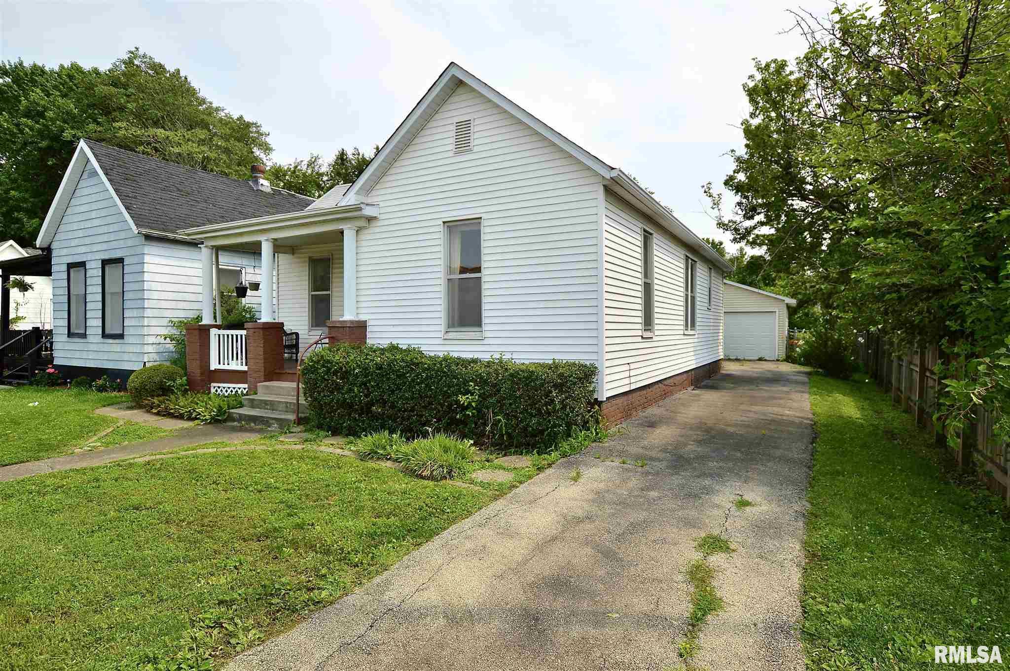 908 East Reservoir Street Springfield, IL 62702 - Photo 2 of 24