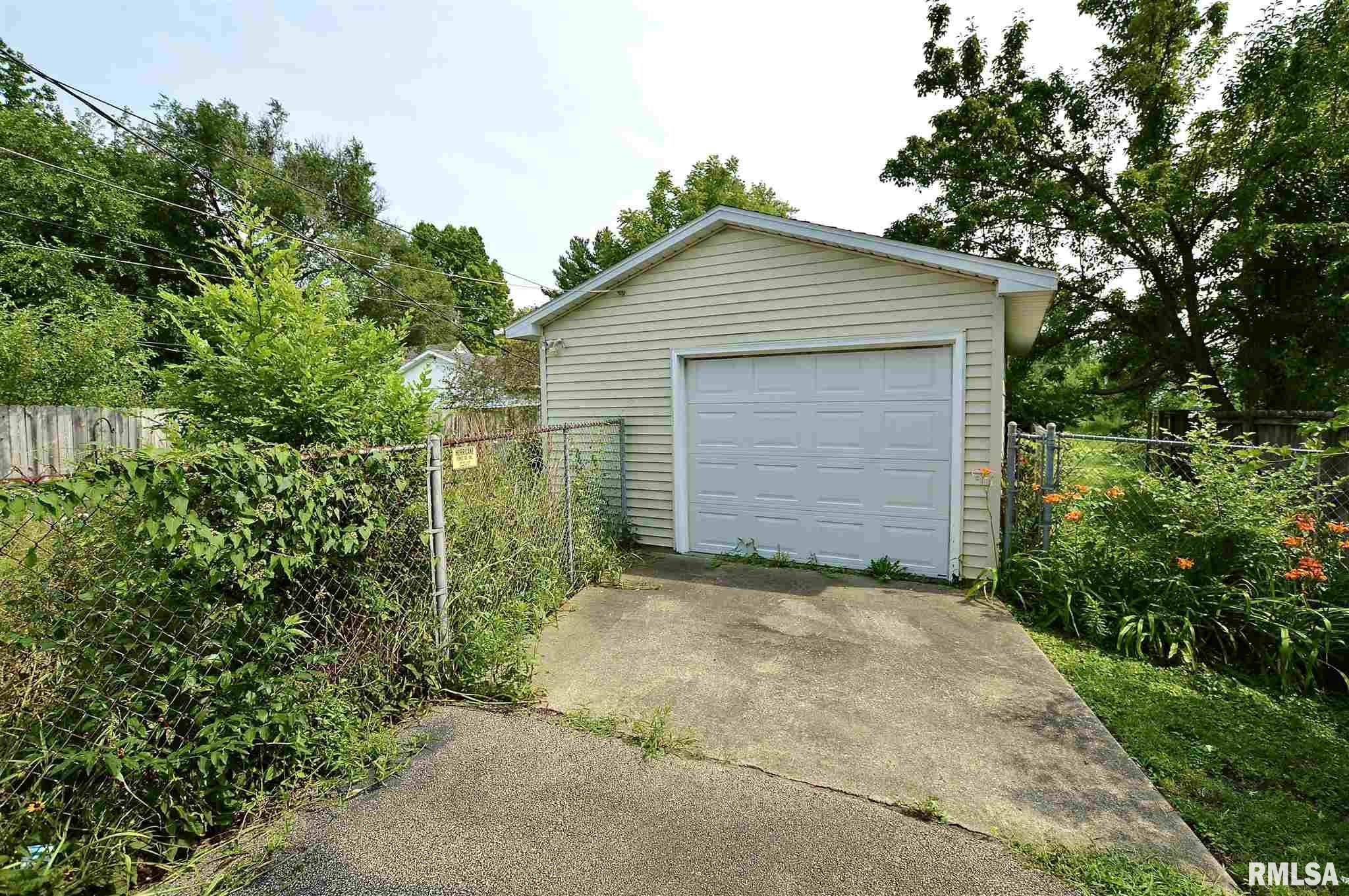 908 East Reservoir Street Springfield, IL 62702 - Photo 24 of 24