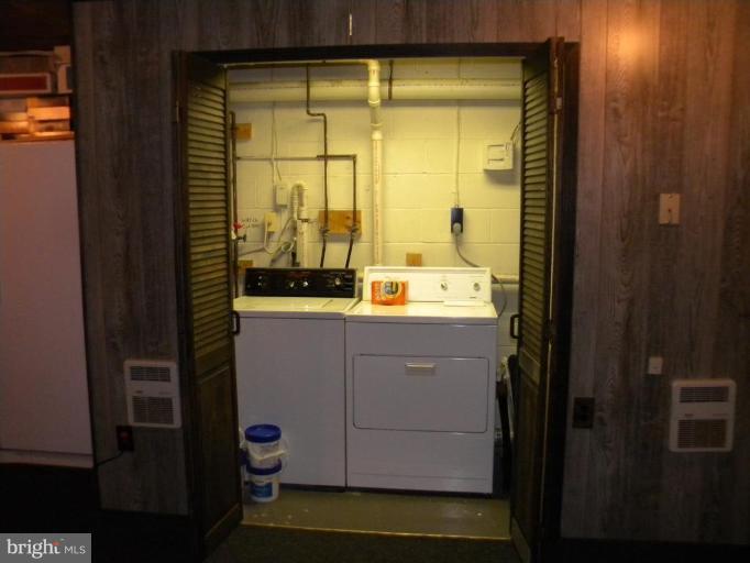 637 Riden Street Odenton, MD 21113 - Photo 18 of 19 washer/dryer convey!