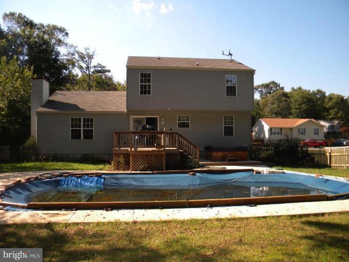 637 Riden Street Odenton, MD 21113 - Photo 3 of 19 Heated pool and hot tub. Both are under 10 yrs old