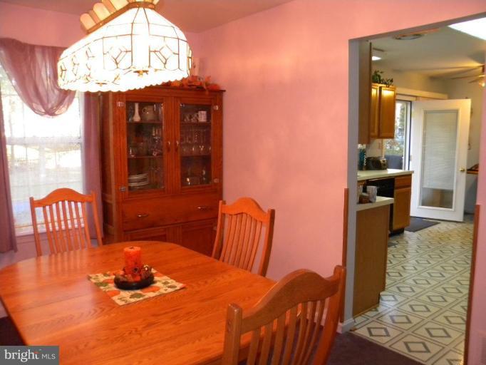 637 Riden Street Odenton, MD 21113 - Photo 7 of 19 Dining area to kitchen.