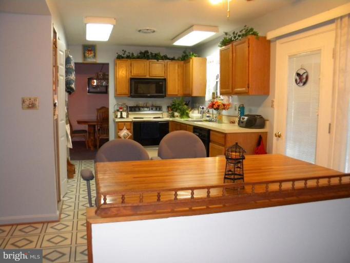 637 Riden Street Odenton, MD 21113 - Photo 8 of 19 Kitchen with nice pantry!