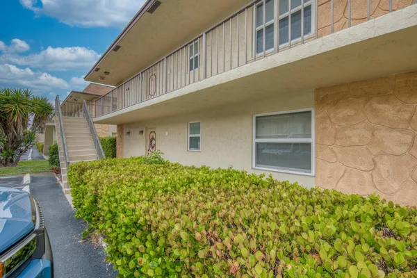 $2,300 | 720 North Dixie Highway, Unit 601, Lantana, FL 33462
