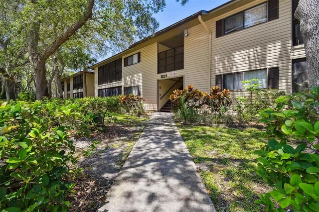 $95,000 | 3223 Fox Chase Circle, Unit 206, Palm Harbor, FL 34683