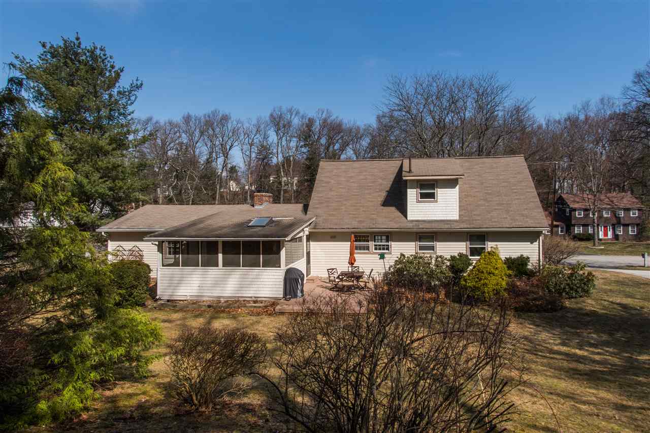 24 Todd Road Nashua, NH 03064 - Photo 2 of 33